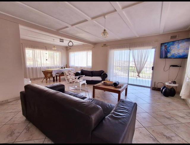 3 BEDROOM HOUSE FOR SALE IN BLUFF